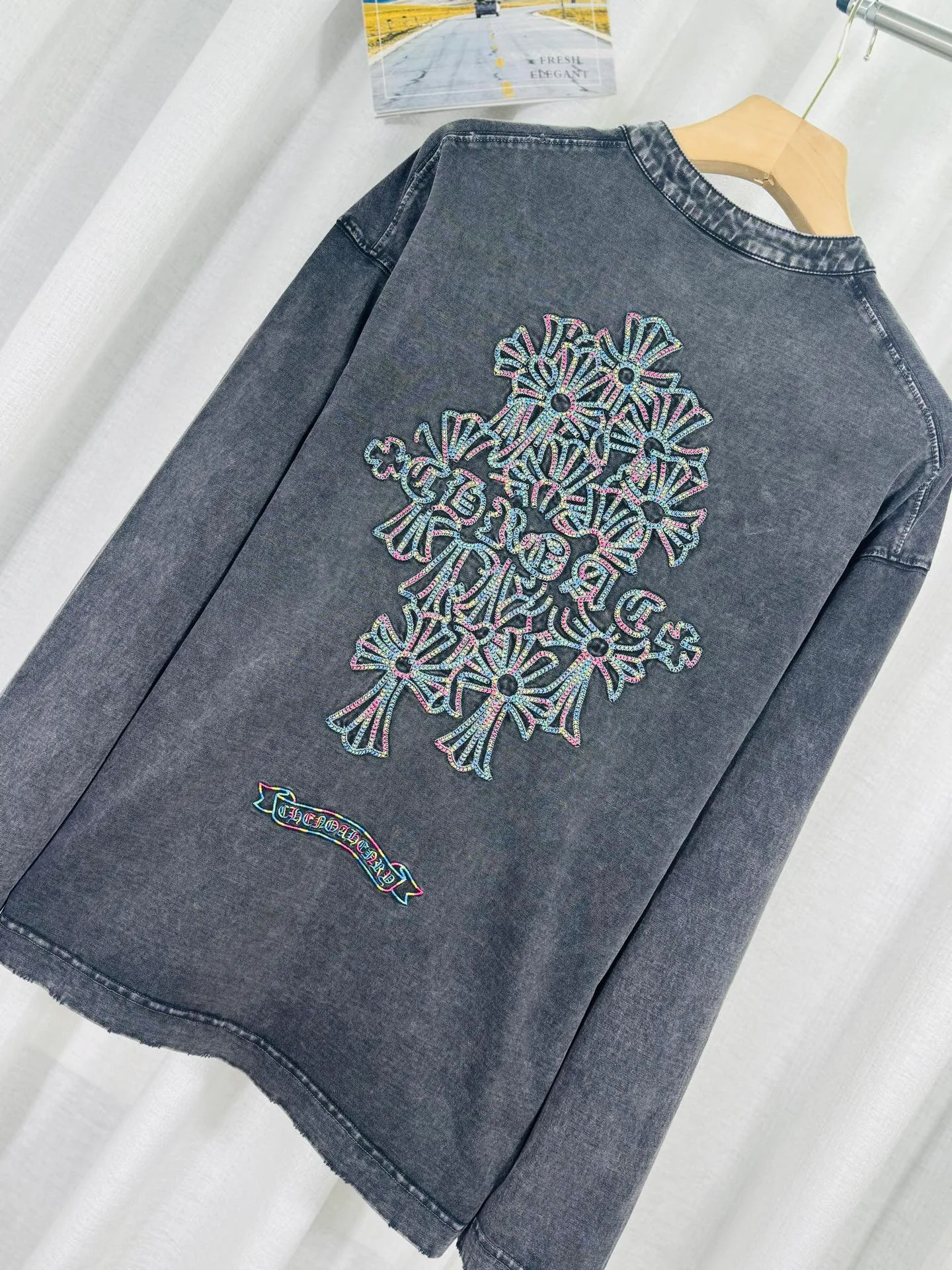 P260 ch high version Chrome Hearts 2025 new autumn and winter cross patch washed spray-painted long-sleeved T-shirt, fabric: 26 double yarns, 320 grams weight, Angra red thread weaving, heavy wash water➕fried color + spray-paint Printing process: colorful embroidery, secondary color spray-paint process Color: gray, red Size: S M L XL Style number: 5178